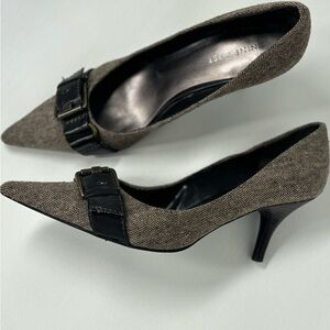 Size 5.5M tan and brown Nine West pumps.